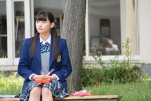 映画「honey」撮影現場より、西垣雅役の浅川梨奈（SUPER☆GiRLS）。