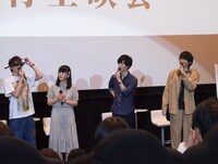 左から梅原裕一郎、花江夏樹、石見舞菜香、島崎信長。
