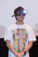 私物のゴーグルを着用して登場した花江夏樹。