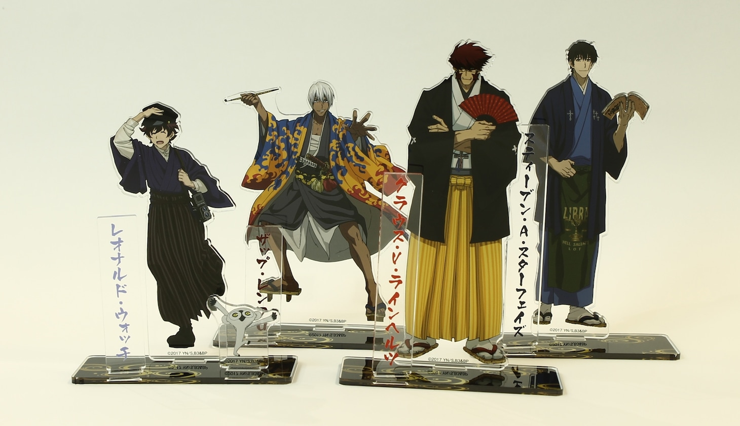 会場で販売されるアクリルスタンド。