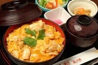 小江戸鮒忠秋葉原UDX店「誉のイチオシ！ふわとろ親子丼ネト充コラボセット」