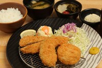 すずや秋葉原店「ネト充コラボ！『2つの世界の架け橋」盛り合わせ』」