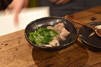 「カエルと野草のスープ」