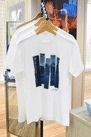 BEAMSによるTシャツレーベル・MANGART BEAMS TとのコラボによるTシャツ。