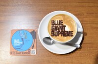 「BLUE GIANT SUPREME」オリジナルラテとコースター。