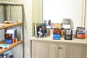 ジャズ初心者にオススメの書籍も多数並べられている。