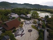 「ONE PIECE ART NUE 大覚寺『魔獣と姫と誓いの花』展」の石絵。(c)尾田栄一郎/集英社/京都麦わら道中記推進委員会