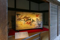 「ONE PIECE ART NUE 大覚寺『魔獣と姫と誓いの花』展」の展示。(c)尾田栄一郎/集英社/京都麦わら道中記推進委員会