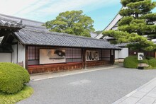 「ONE PIECE ART NUE 大覚寺『魔獣と姫と誓いの花』展」の展示。(c)尾田栄一郎/集英社/京都麦わら道中記推進委員会