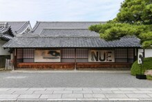 「ONE PIECE ART NUE 大覚寺『魔獣と姫と誓いの花』展」の展示。(c)尾田栄一郎/集英社/京都麦わら道中記推進委員会