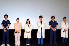 左から坂口健太郎、吉田羊、松岡茉優、綾野剛、大森南朋、星野源。