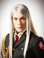 鈴木省吾扮するグロッシュラー。