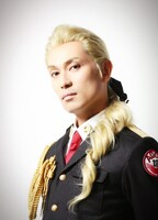 鷲尾昇扮するパスティス。