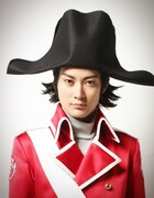 鳶野恭平扮するビスキュイ。