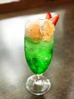 「ネコノヒーのメロンクリームソーダ」700円