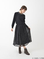 「マギ マギのビジュー付きニットプルオーバー」のブラックの着用例。