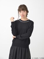 「マギ マギのビジュー付きニットプルオーバー」のブラックの着用例。