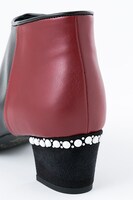 おそ松モデルのブーティ。