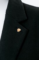 カラ松モデルのロングコート。