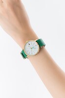 チョロ松モデルの腕時計。