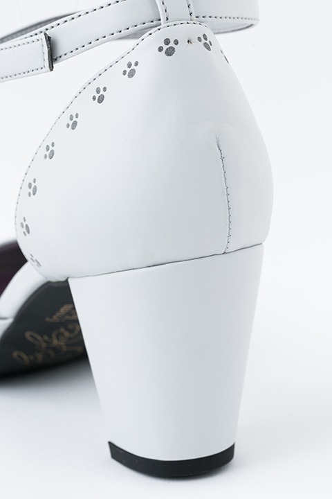 一松モデルのパンプス。