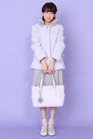 一松モデルのアイテムの着用イメージ。