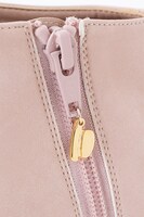 トド松モデルのブーティ。