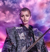 小野健斗演じる下坂左舷。