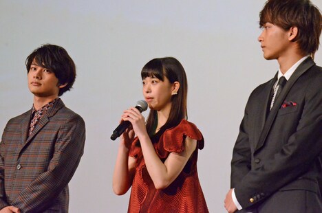 左から北村匠海、森川葵、佐藤寛太。