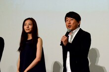 左から田辺桃子、古澤健監督。