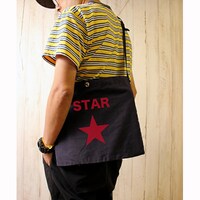 「『弱虫ペダル』“チーム2人”サコッシュ」の使用イメージ。