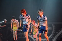 葦木場拓斗役の富永勇也、黒田雪成役の蒼木陣（いずれも手前）は、今作からの新キャスト。