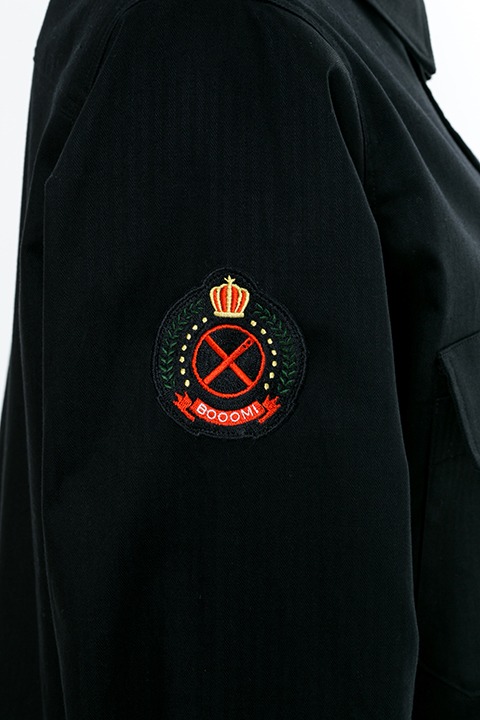 爆豪勝己モデルのミリタリーシャツ。