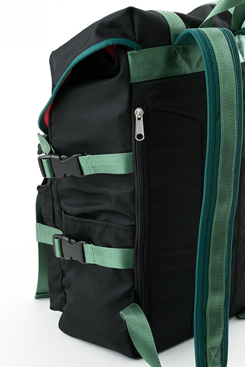 爆豪勝己モデルのリュック。