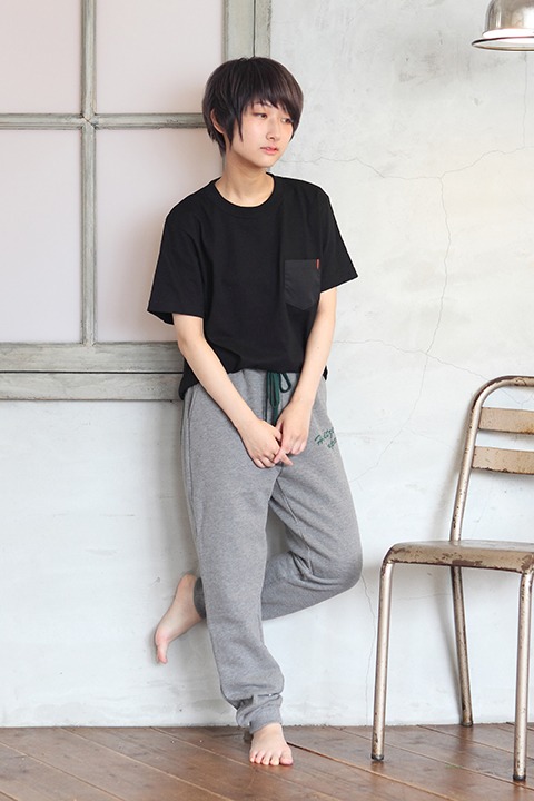 爆豪勝己をモチーフにしたルームウェアの着用例。