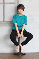 緑谷出久をモチーフにしたルームウェアの着用例。