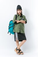 緑谷出久をモチーフにしたファッションアイテムの着用例。