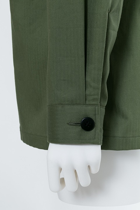 緑谷出久モデルのミリタリーシャツ。