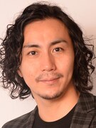 郷田武蔵役の郷本直也。