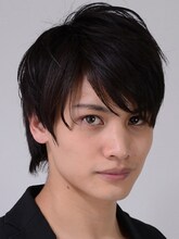 花沢輝気役の河原田巧也。