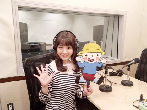 「標識学級」のアフレコに参加した尾崎由香。