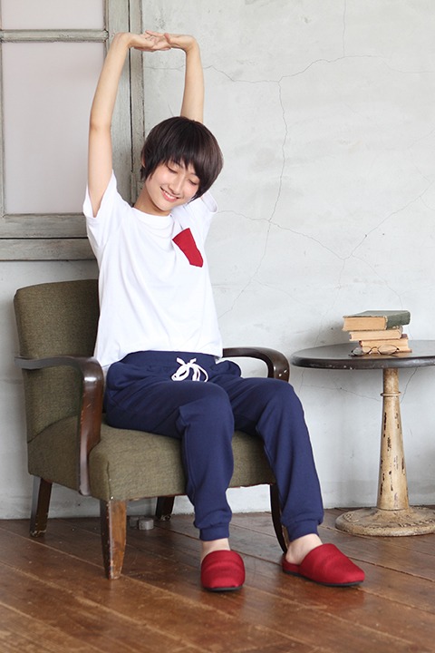 轟焦凍をモチーフにしたルームウェアの着用例。