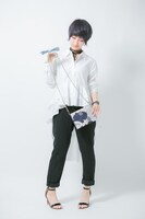 ミニショルダーバッグの着用例。