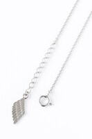 エルヴィンモデルのネックレス。