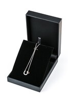 エルヴィンモデルのネックレス。