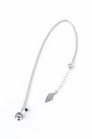 リヴァイモデルのネックレス。