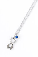 ミカサモデルのネックレス。