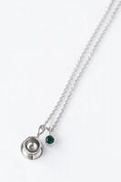 リヴァイモデルのネックレス。