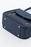 ミカサモデルのショルダーバッグ。