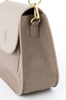 エルヴィンモデルのショルダーバッグ。